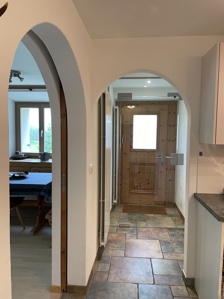 Eingang mit Rundbögen