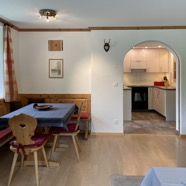 Esstisch / Blick zur Küche